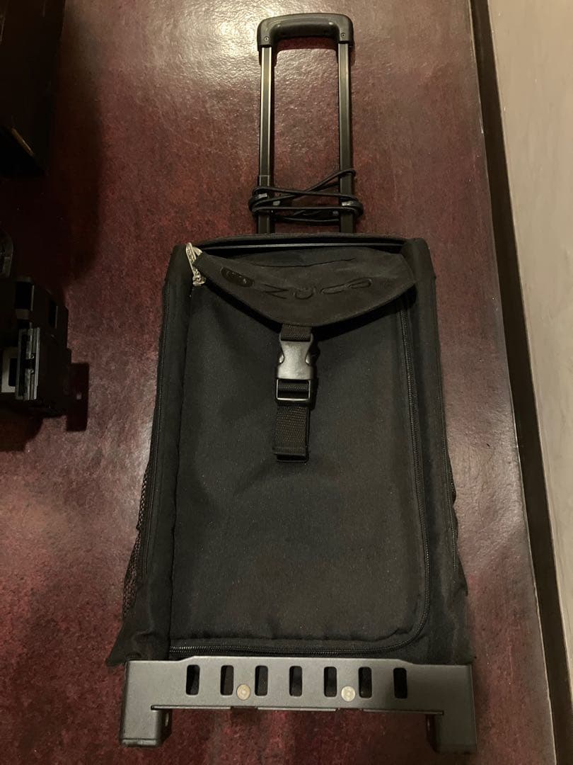 【夏旅に！】zuca 座れるキャリーカート【安値】