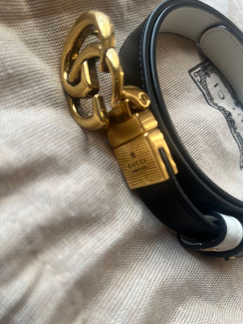 Gucci ダブルGリバーシブル スリムベルト ブラック×ホワイト 85/34