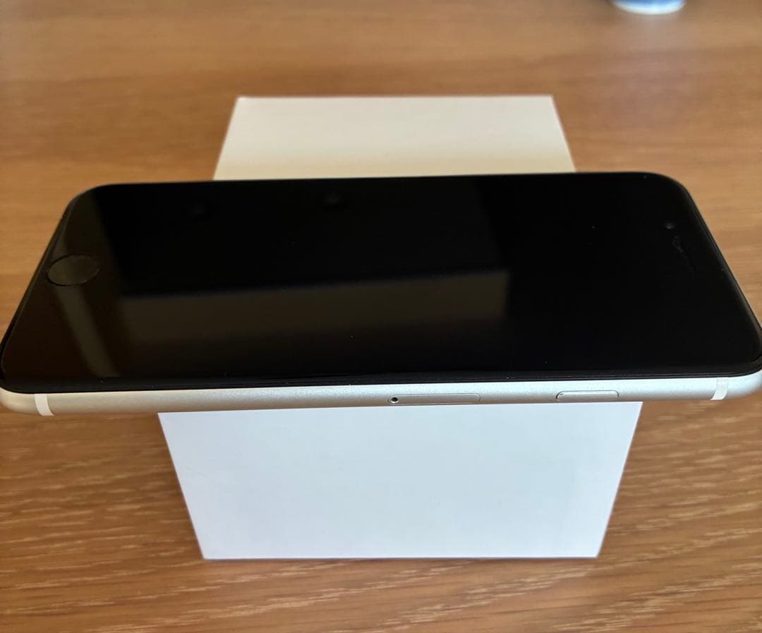 美品　iPhone SE2 sim フリー　64GB ホワイト