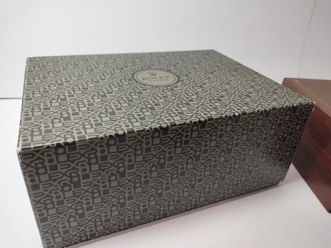 ROLEX 高級木製ボックスと希少チェリーニ冊子