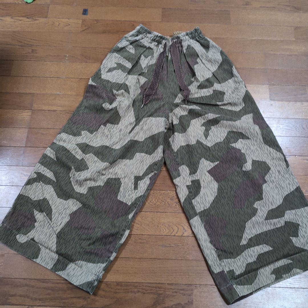 迷彩柄ワイドパンツ