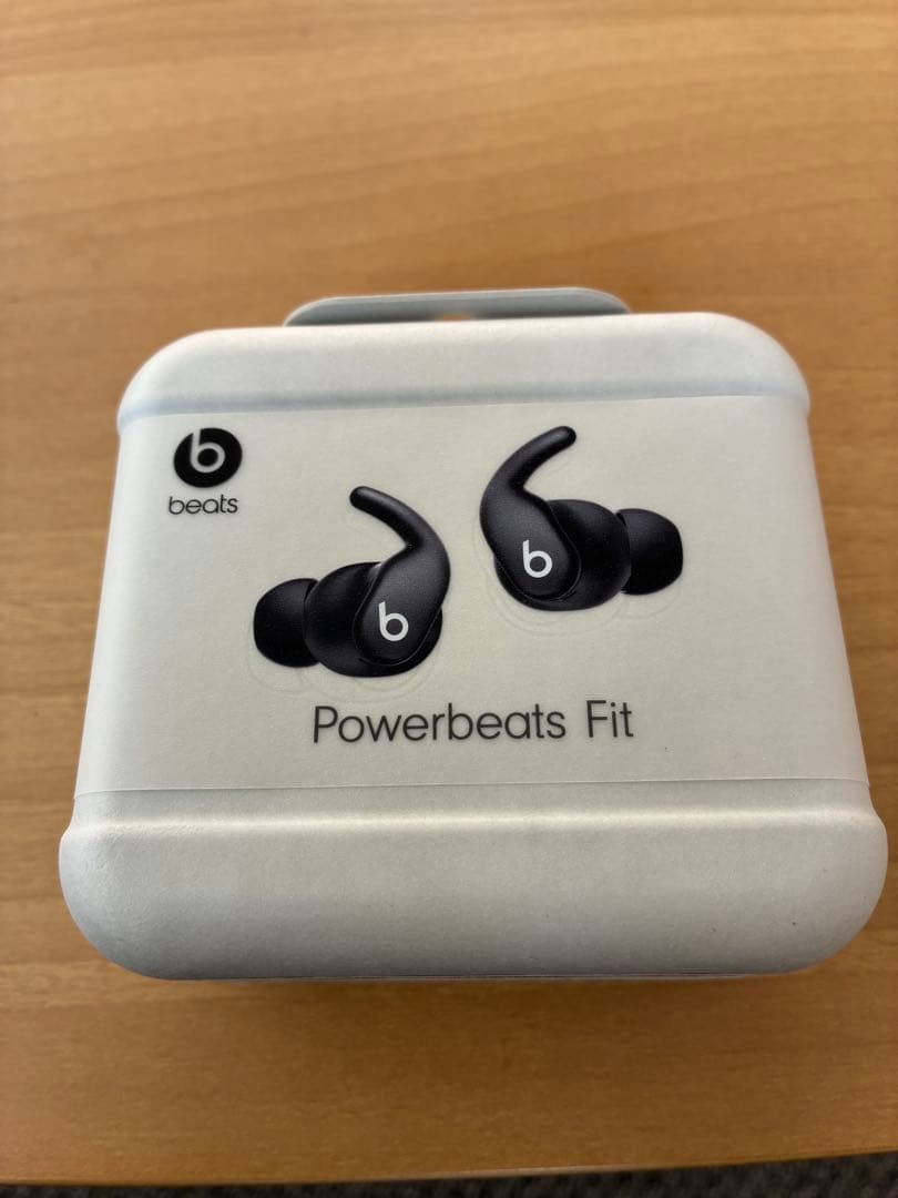power beats fitワイヤレスイヤホン ジェットブラック未開封品です