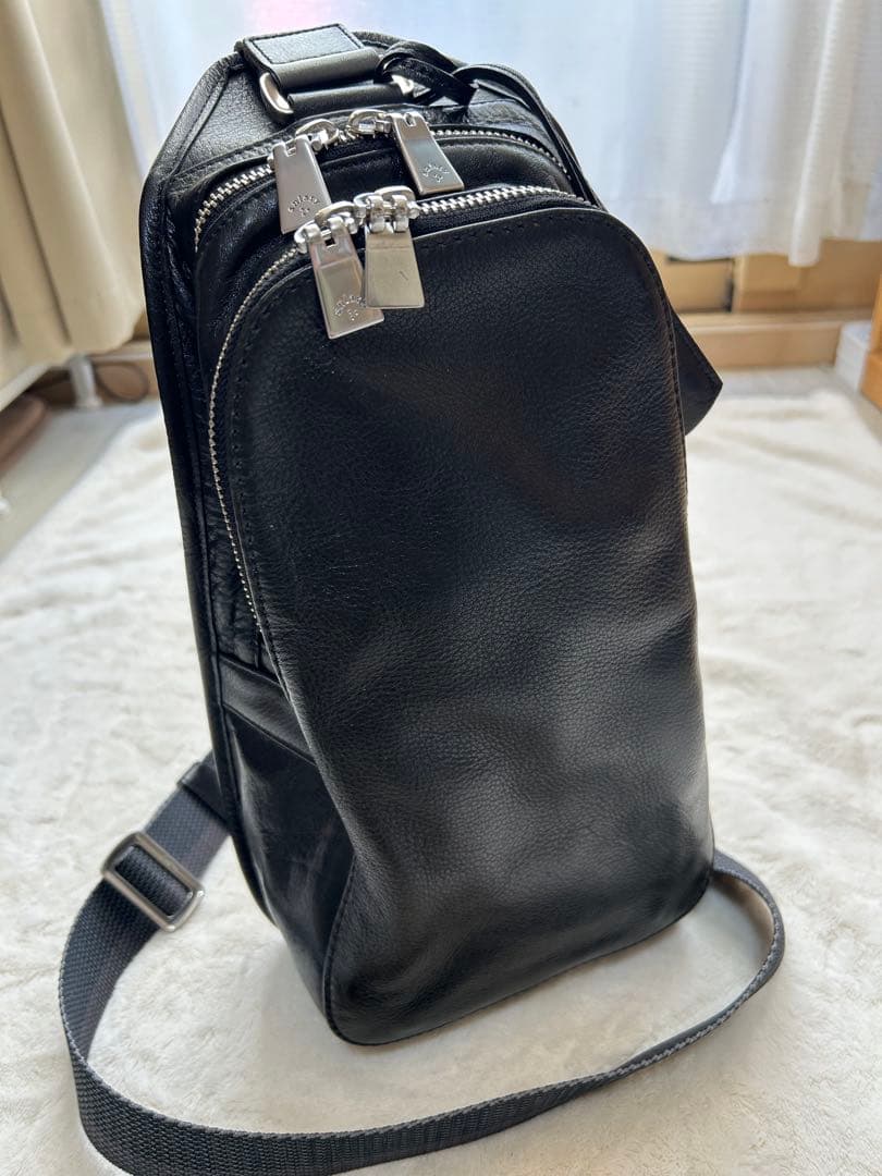 アニアリ　ボディバッグ　アンティークレザー　ネイビー