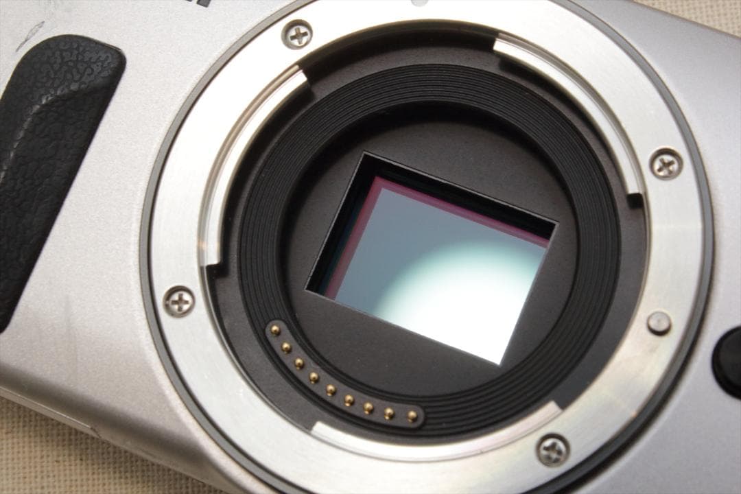 Canon EOS M ミラーレスカメラ