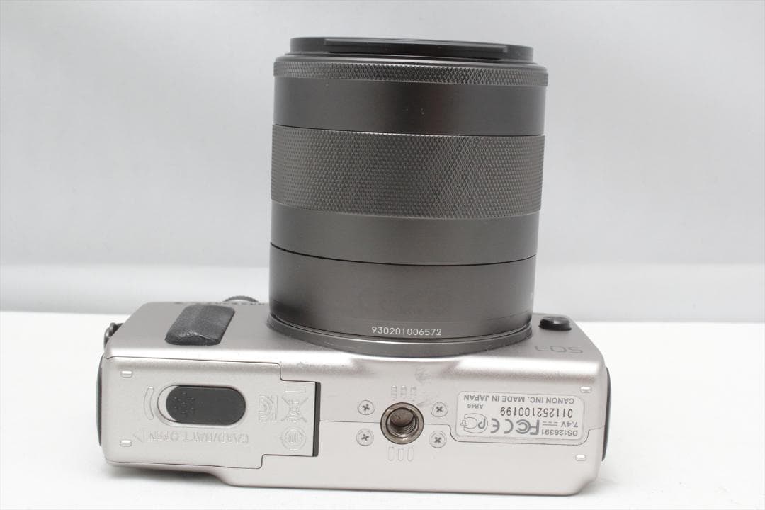 Canon EOS M ミラーレスカメラ