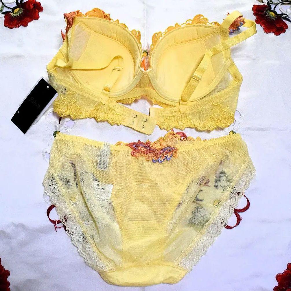 新品・タグ付き☆ワコール☆サルート☆９２G・火の鳥☆ＹＥ☆Ｄ７５＆ショーツＬ