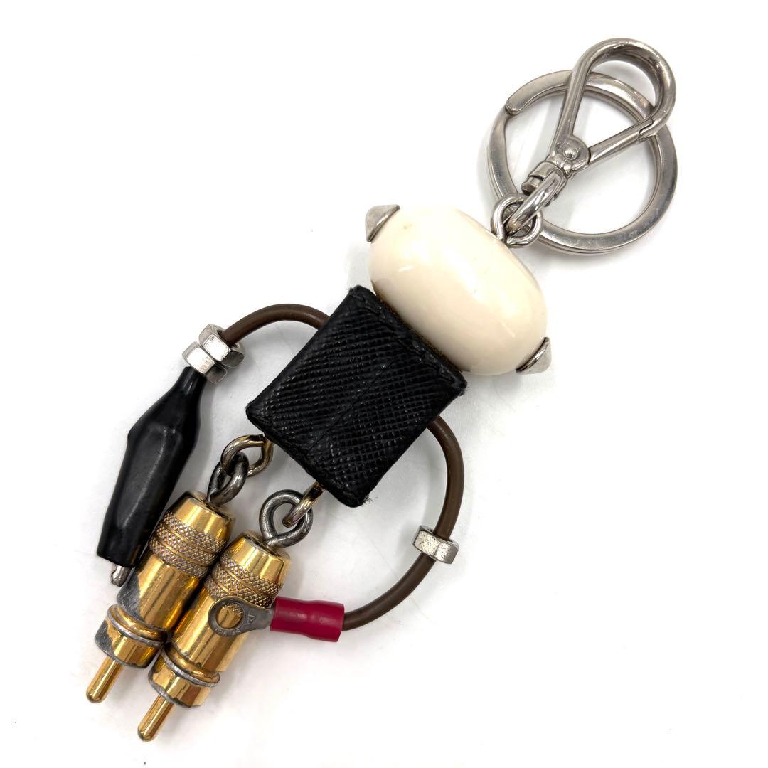 正規品 プラダ エドワード キーホルダー ロボット 三角ロゴ サフィアーノレザー