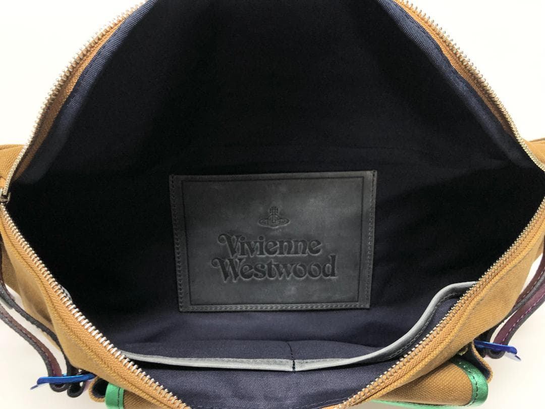 ○★新品未使用　ヴィヴィアンウエストウッド　メタリックミリタリー　ボディバッグ
