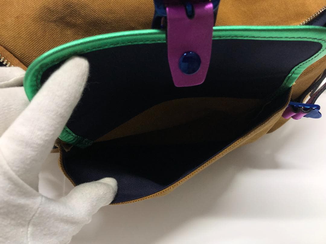 ○★新品未使用　ヴィヴィアンウエストウッド　メタリックミリタリー　ボディバッグ