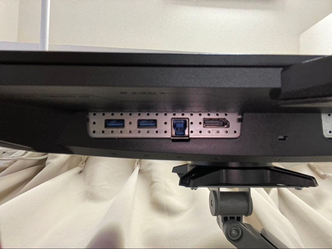 ASUS XG27AQDMG有機EL OLEDゲーミングモニター 2K240Hz