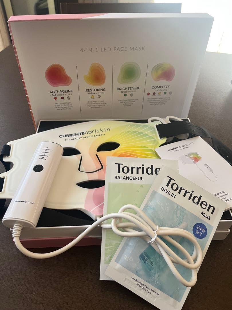 CURRENTBODY 4-IN-1 LED FaceMask パック2枚おまけ