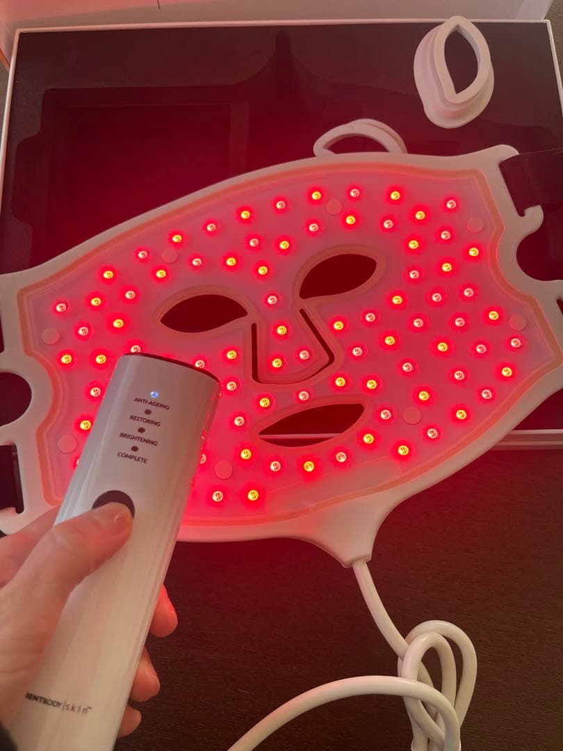 CURRENTBODY 4-IN-1 LED FaceMask パック2枚おまけ