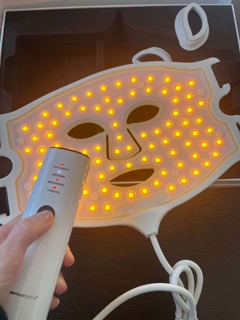 CURRENTBODY 4-IN-1 LED FaceMask パック2枚おまけ