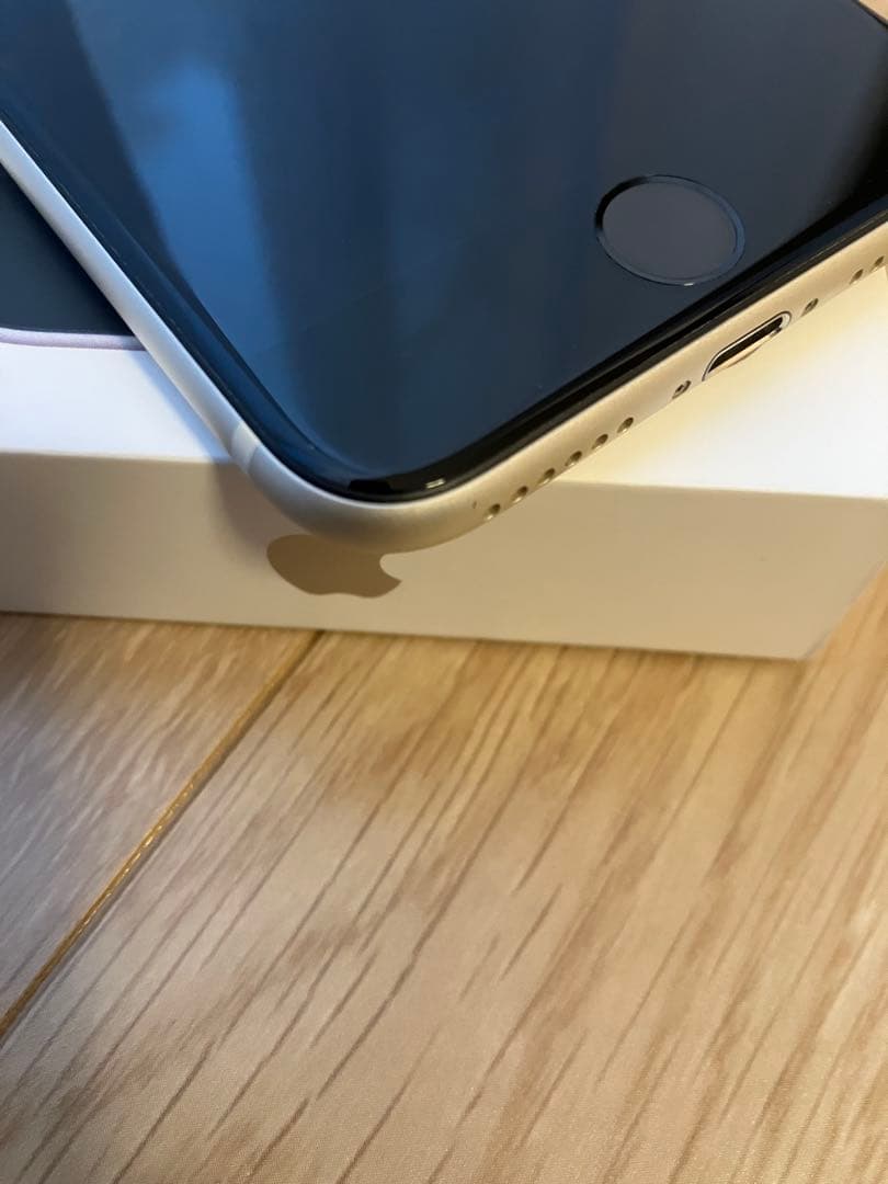 iPhone SE (第3世代) スターライト 本体　付属品(新品)付き