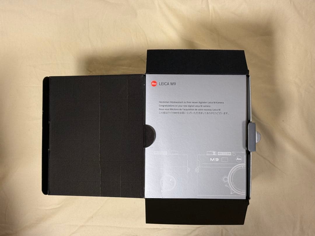 Leica M9 化粧箱（外箱と内箱）と英語版マニュアルのみ