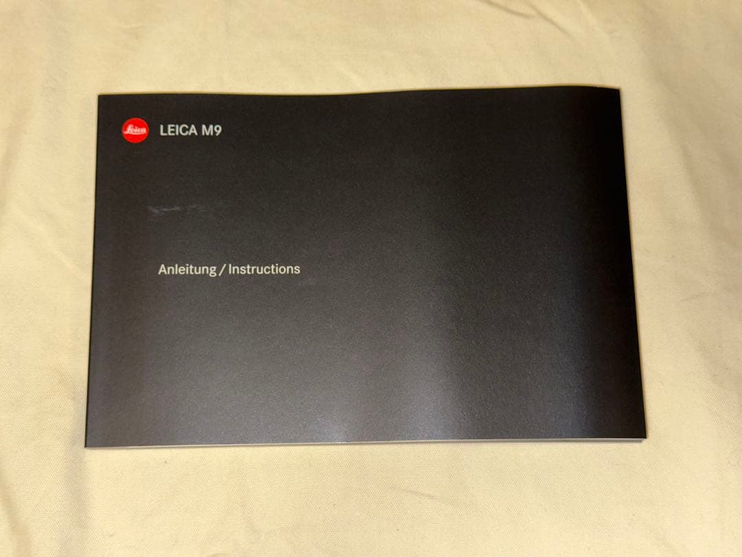 Leica M9 化粧箱（外箱と内箱）と英語版マニュアルのみ