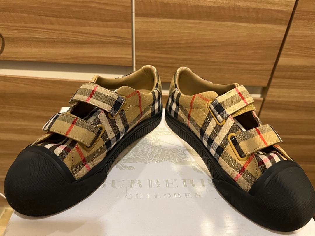 バーバリーチルドレン　スニーカー　サイズ31(19.5cm)