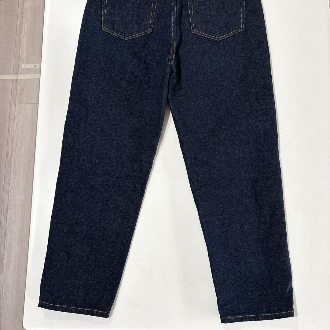 「カジュアルすぎない大人顔」新定番のテーパードデニム インディゴ Mサイズ