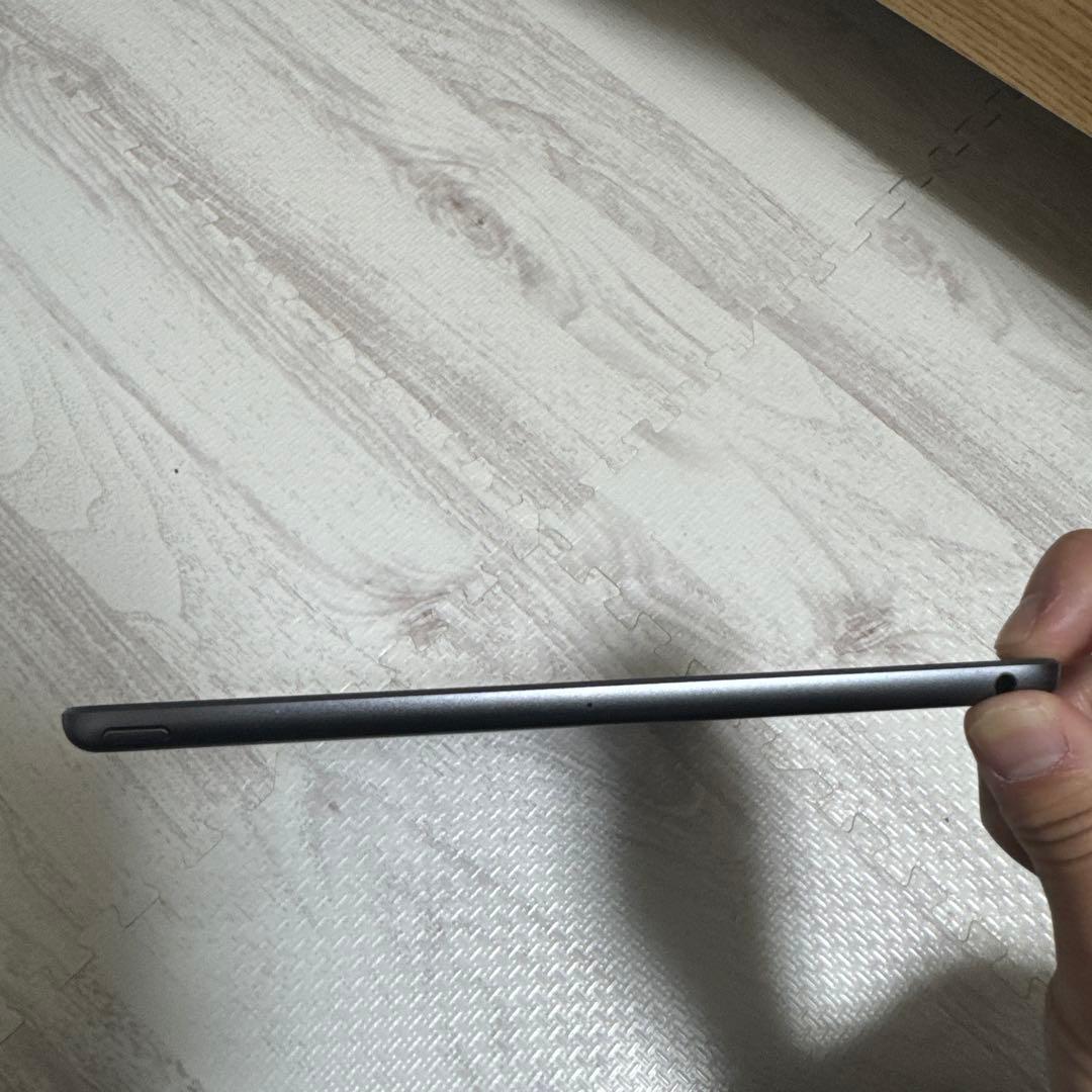 Apple iPad 第7世代　32GB 本体