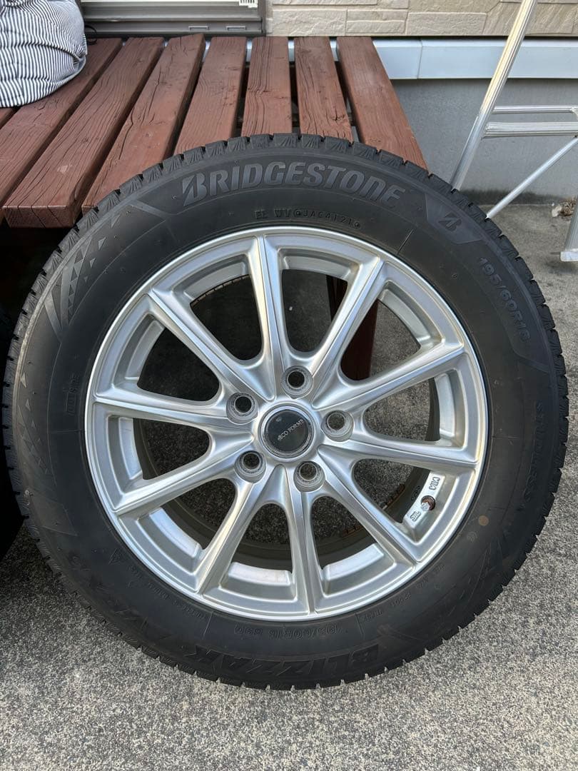 80系ノア 16インチブリヂストンVRX3 スタッドレスセット1本【1／4】