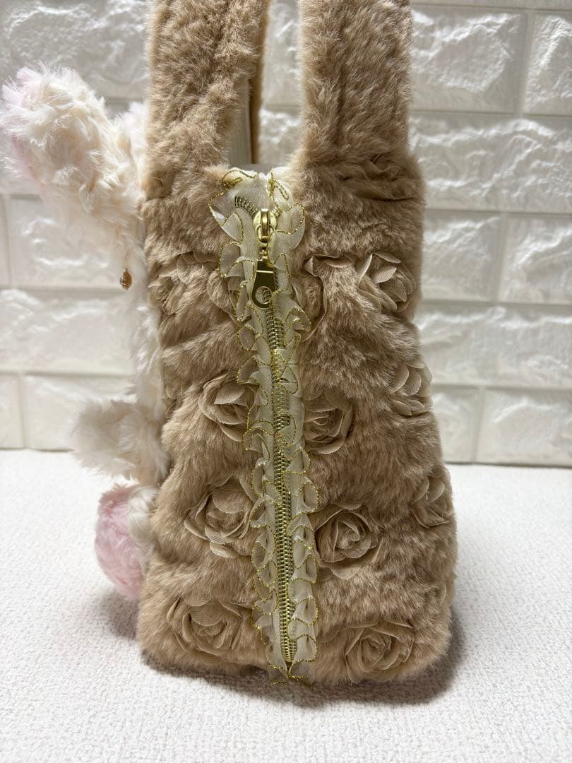 は*☆様 コヤンイサムチョン　サイドファスナーバッグ　ベージュファー　白うさちゃ