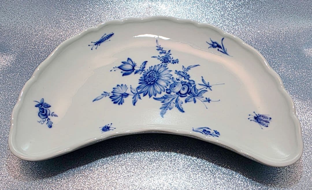 マイセン ブルーフラワー:ブルーメ インセクト三日月型皿