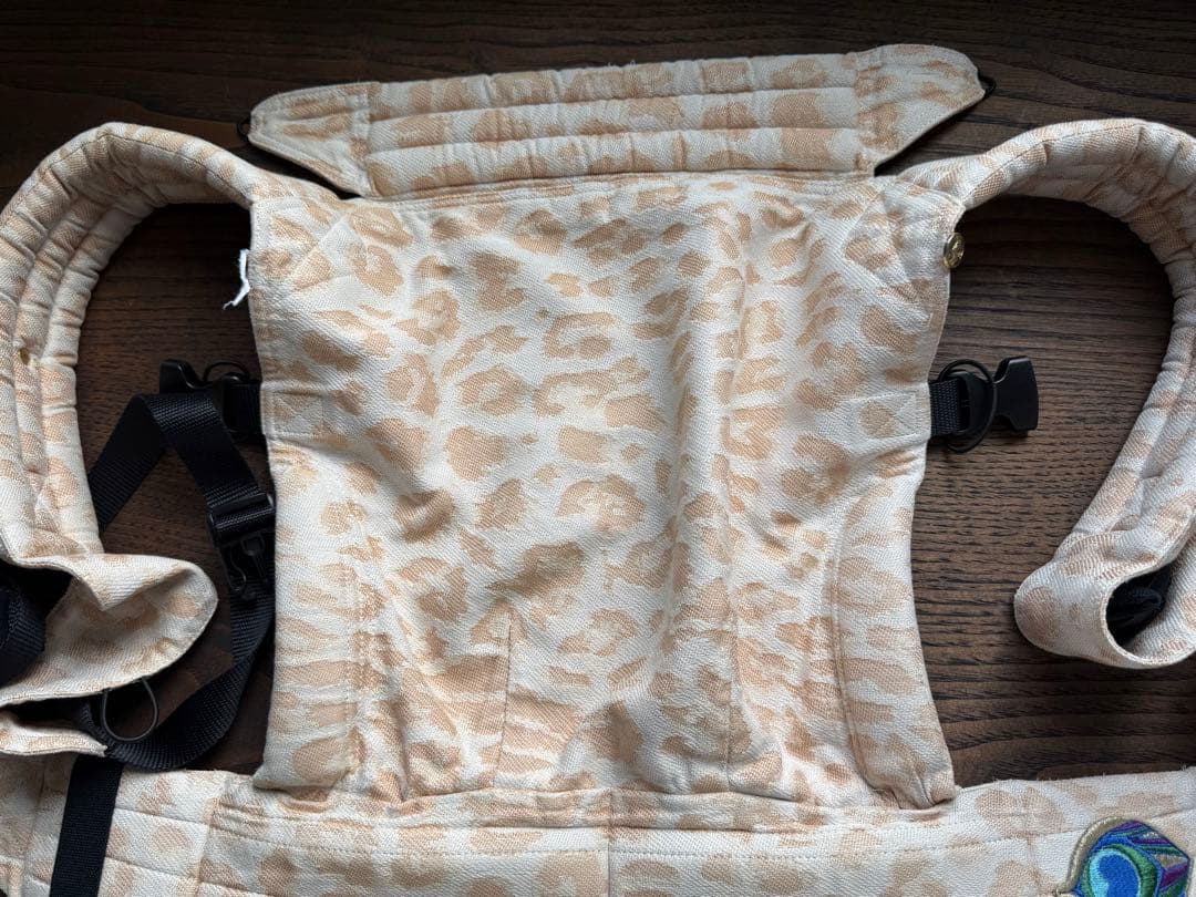 【artipoppe】アーティポッペ　抱っこ紐　レオパード