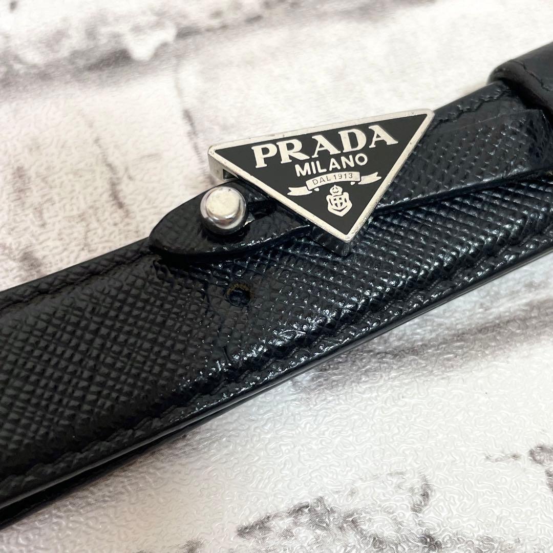 プラダ　PRADA　キーホルダー　キーリング　三角ロゴ　サフィアーノレザー　黒