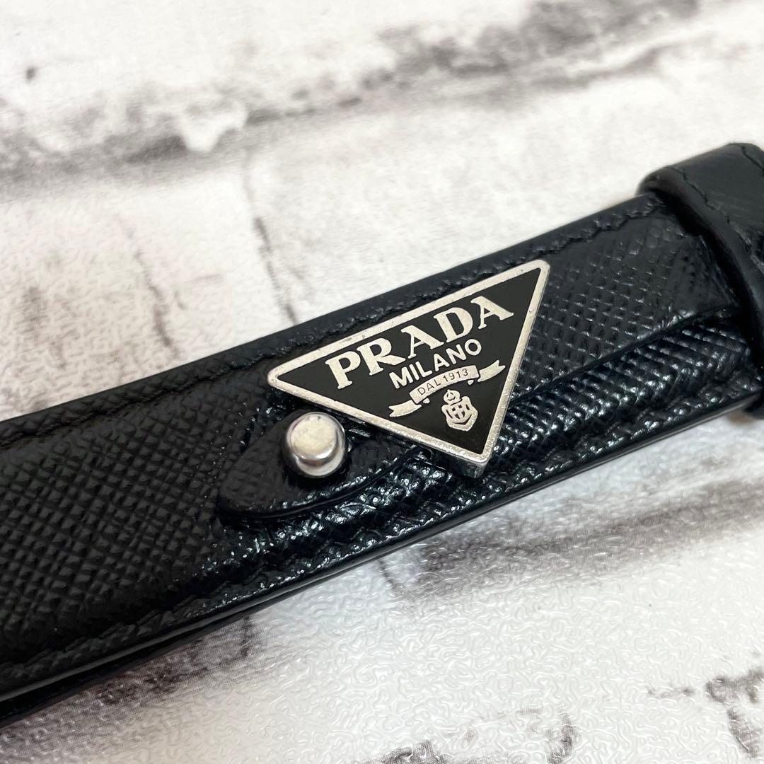 プラダ　PRADA　キーホルダー　キーリング　三角ロゴ　サフィアーノレザー　黒