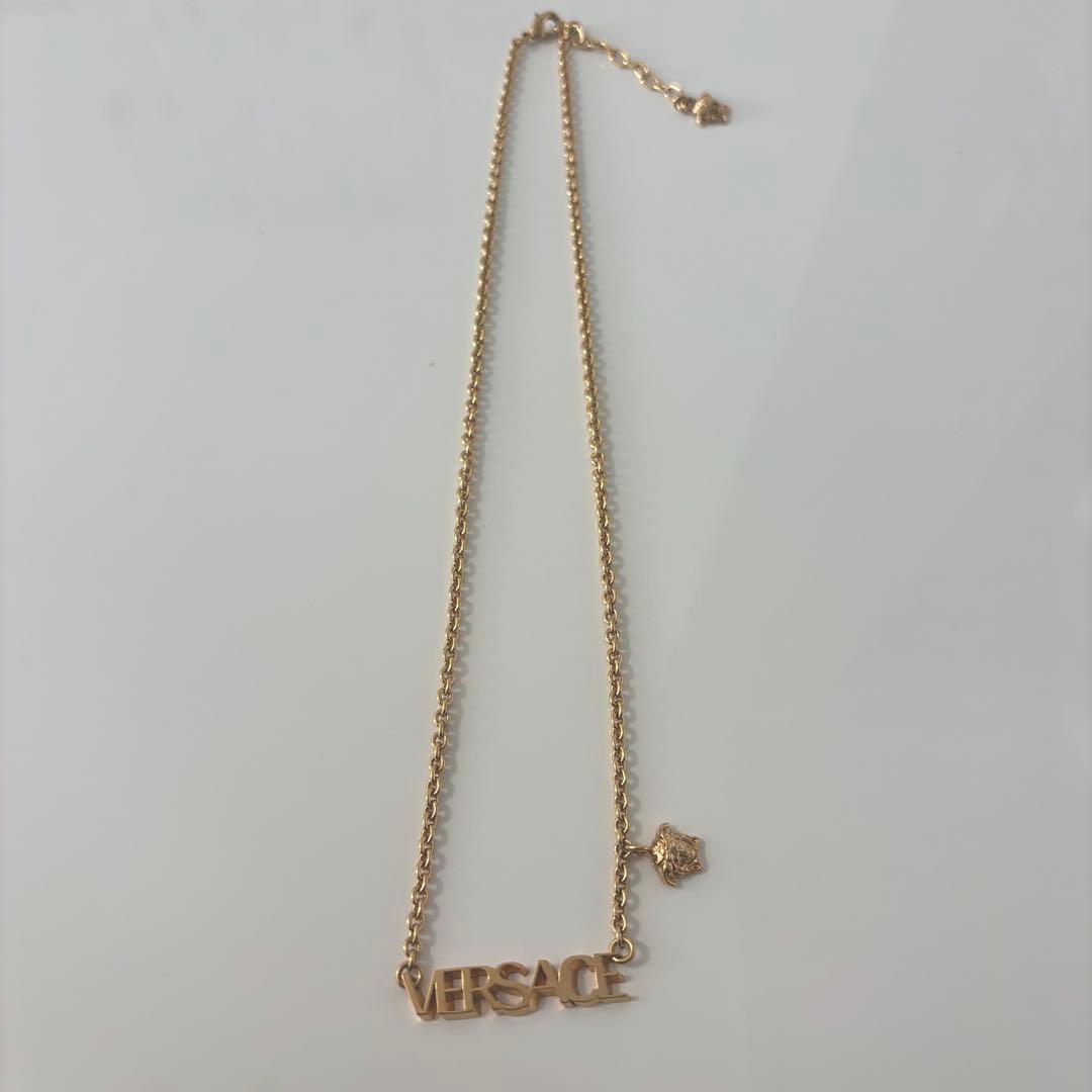 VERSACEロゴネックレス メデゥーサヴ エルサーチェ