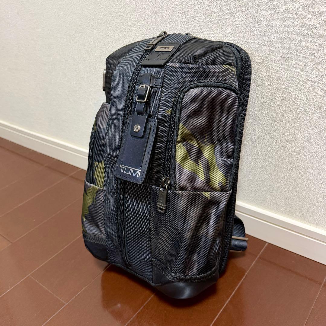 【極美品】TUMI スリングバッグ カモ柄