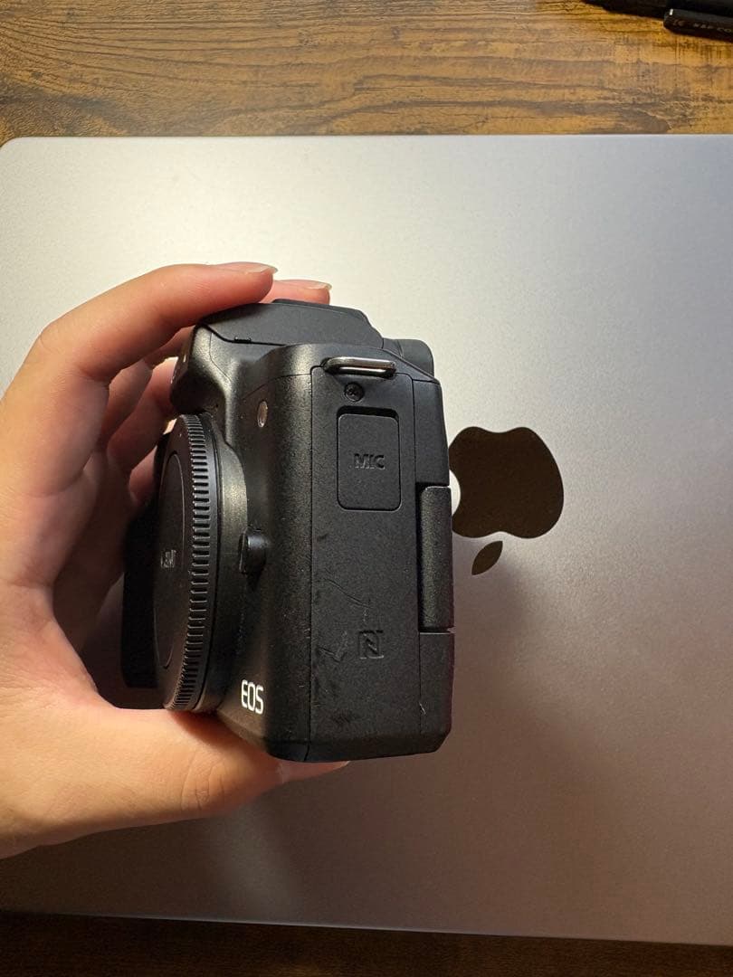 【即購入可】Canon EOS Kiss M ミラーレスカメラ レンズ2本付き