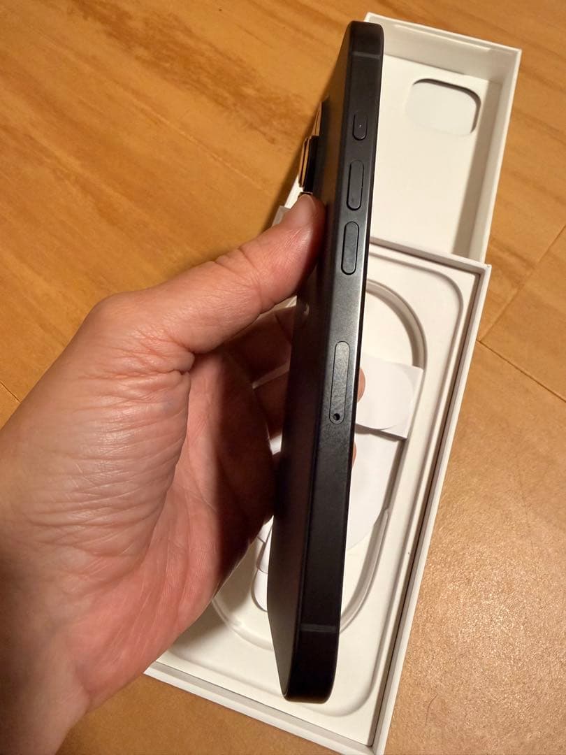 iPhone 16 Pro ブラックチタニウム 128GB SIMフリー