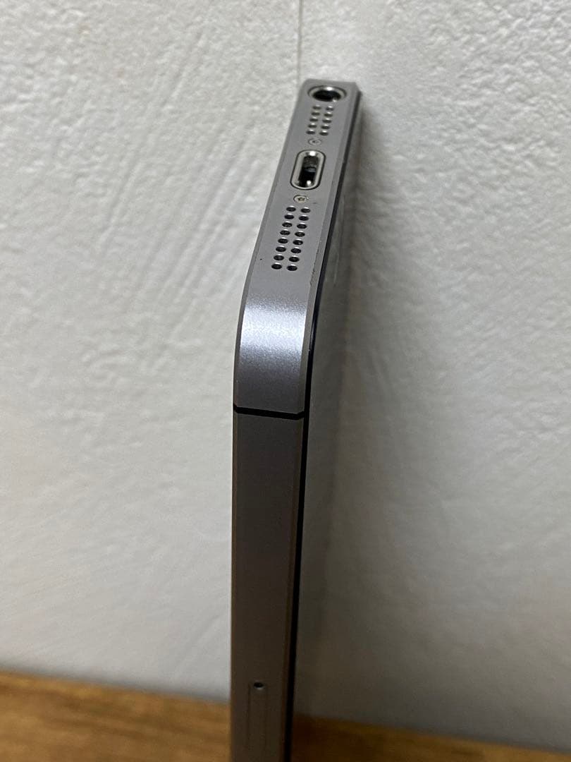 iPhone SE 第一世代　64GB スペースグレイ