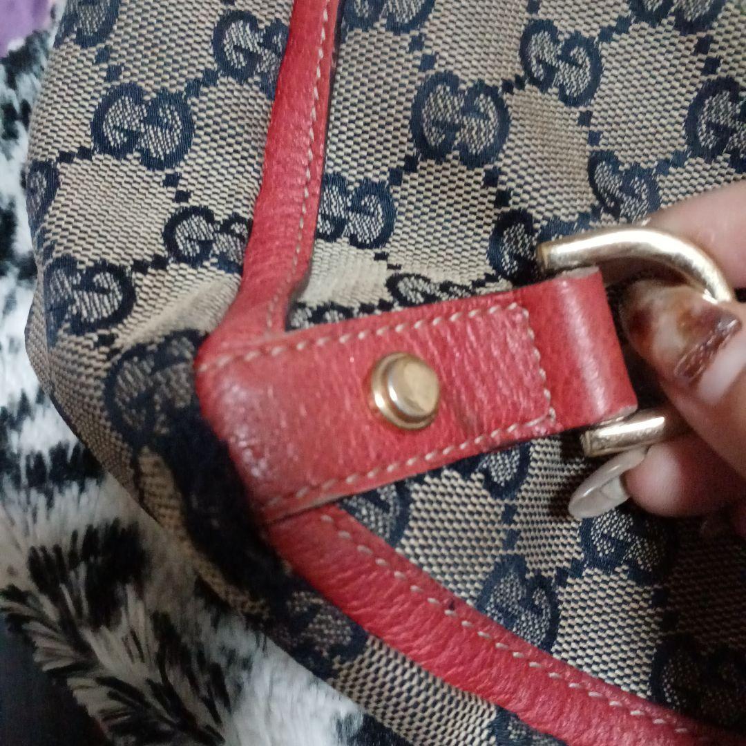 GUCCI GGキャンバス バッグ チャーム付き