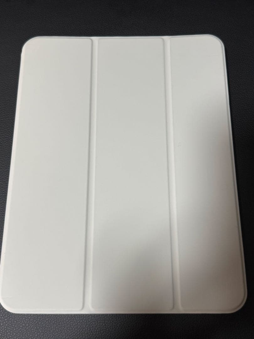 ★ほぼ新品　iPad Air第5世代 64GBスターライト 三つ折りケース付き