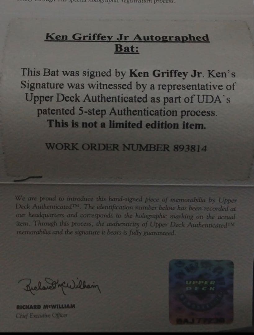 ケン・グリフィーJr 直筆サインバット　MLB の認証付き