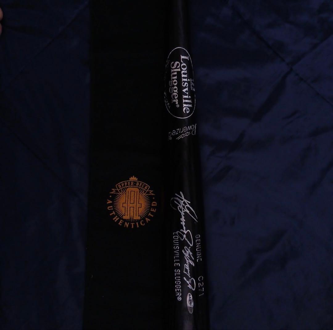 ケン・グリフィーJr 直筆サインバット　MLB の認証付き