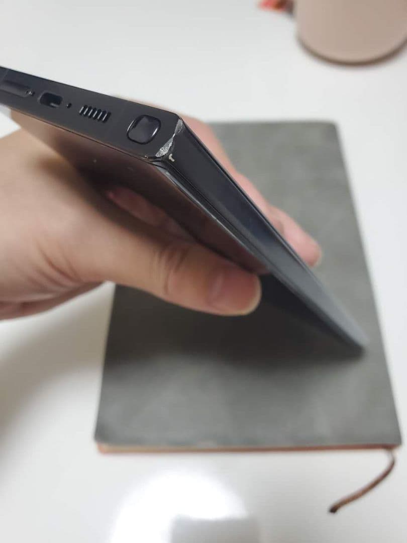 ブラック スマートフォン 本体