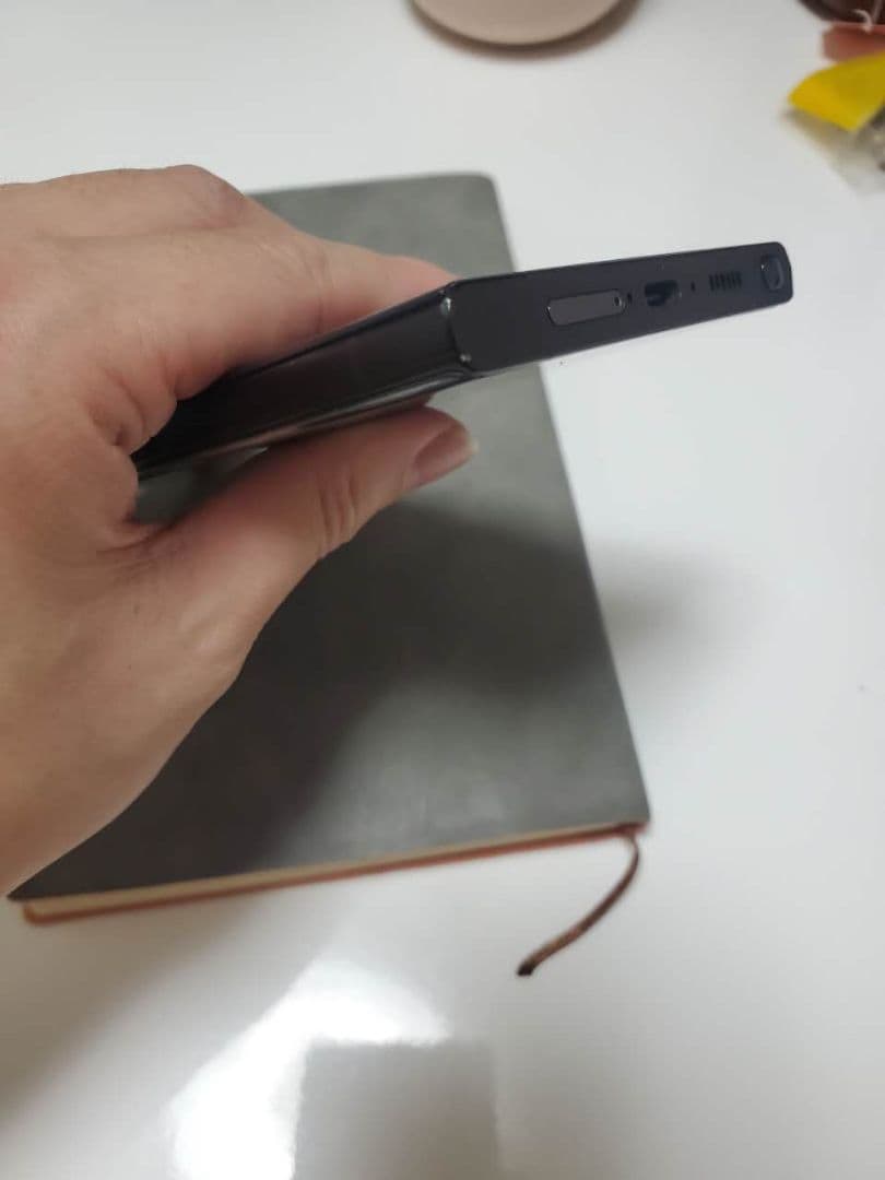 ブラック スマートフォン 本体