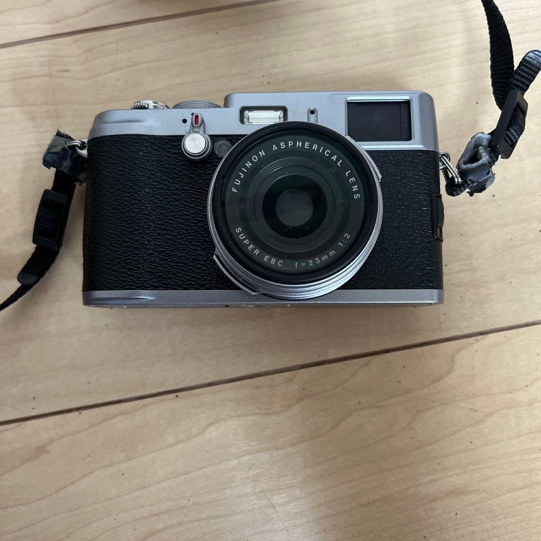 富士フイルムFain Pix X100 シルバー