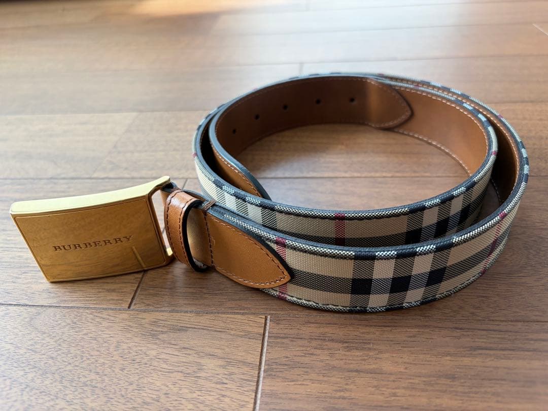 BURBERRY 茶色ベルト 金色バックル 収納袋付き