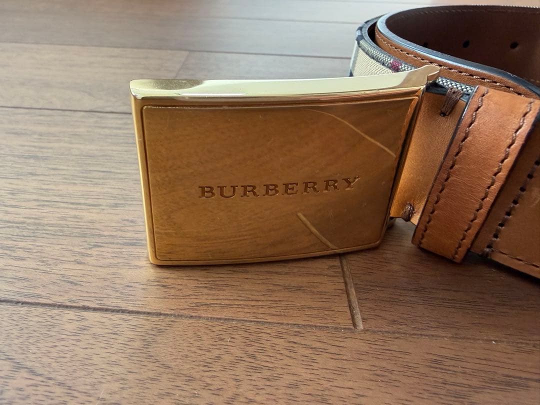 BURBERRY 茶色ベルト 金色バックル 収納袋付き