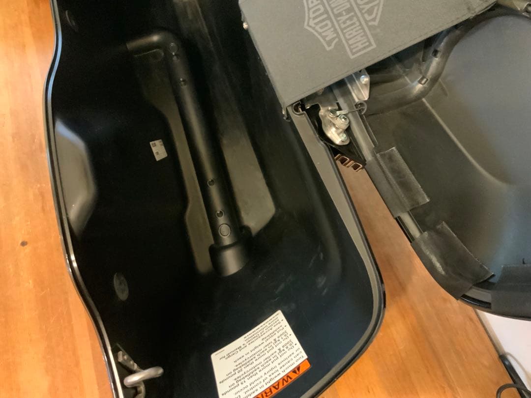 ハーレー　ツーリングモデル　サドルバッグ　アレンネスラッチカバー