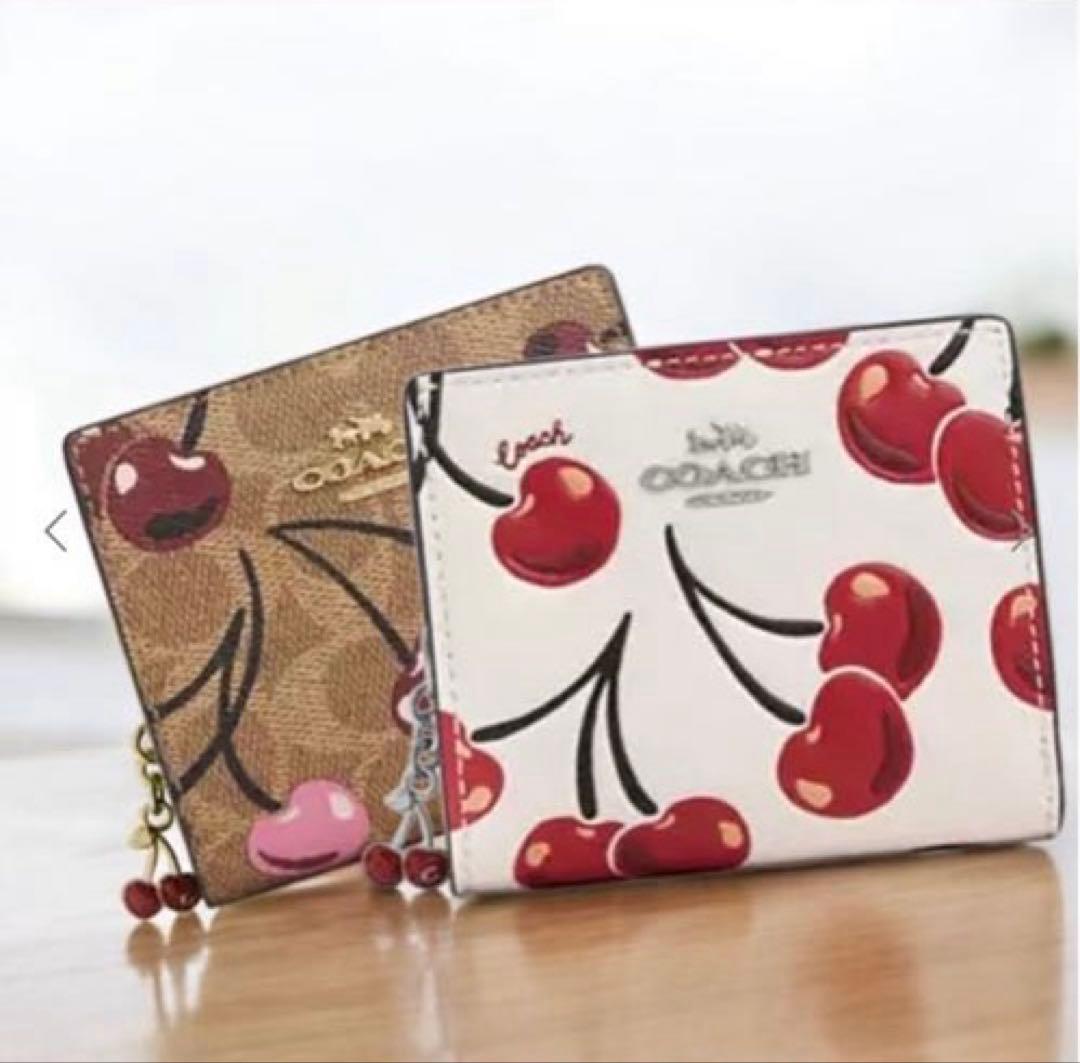 新品未使用 COACH チェリー柄 二つ折り財布 大人可愛い プレゼント