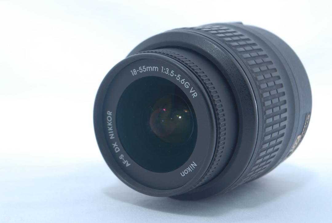 ニコン 一眼レフ♥️人気機種♥️迷ったらコレ♥️スマホ転送 可動式液晶 状態良好✨