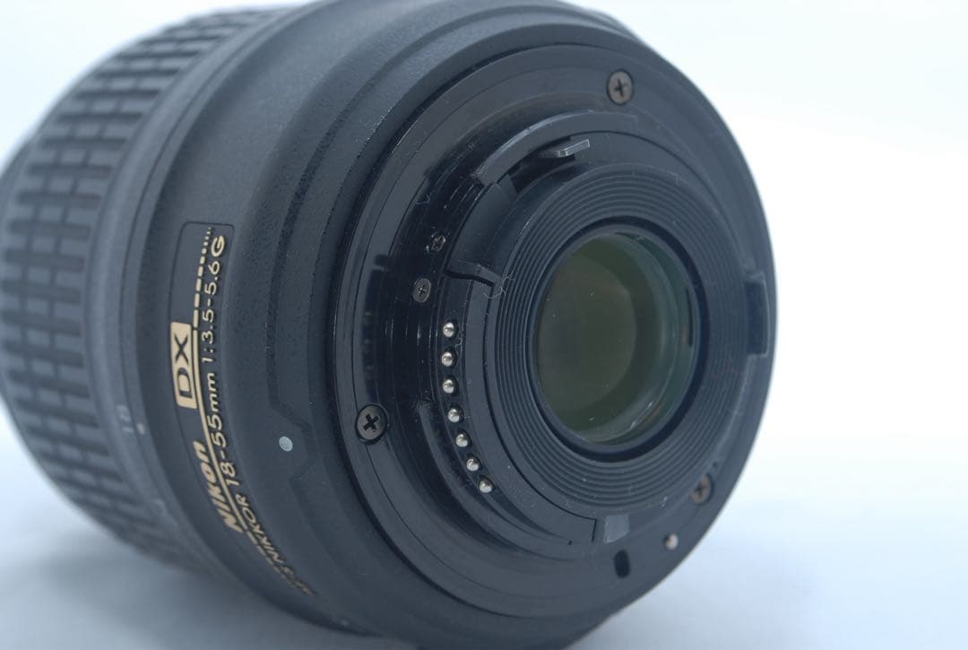 ニコン 一眼レフ♥️人気機種♥️迷ったらコレ♥️スマホ転送 可動式液晶 状態良好✨