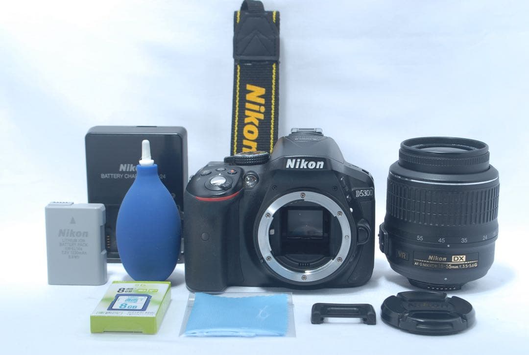 ニコン 一眼レフ♥️人気機種♥️迷ったらコレ♥️スマホ転送 可動式液晶 状態良好✨