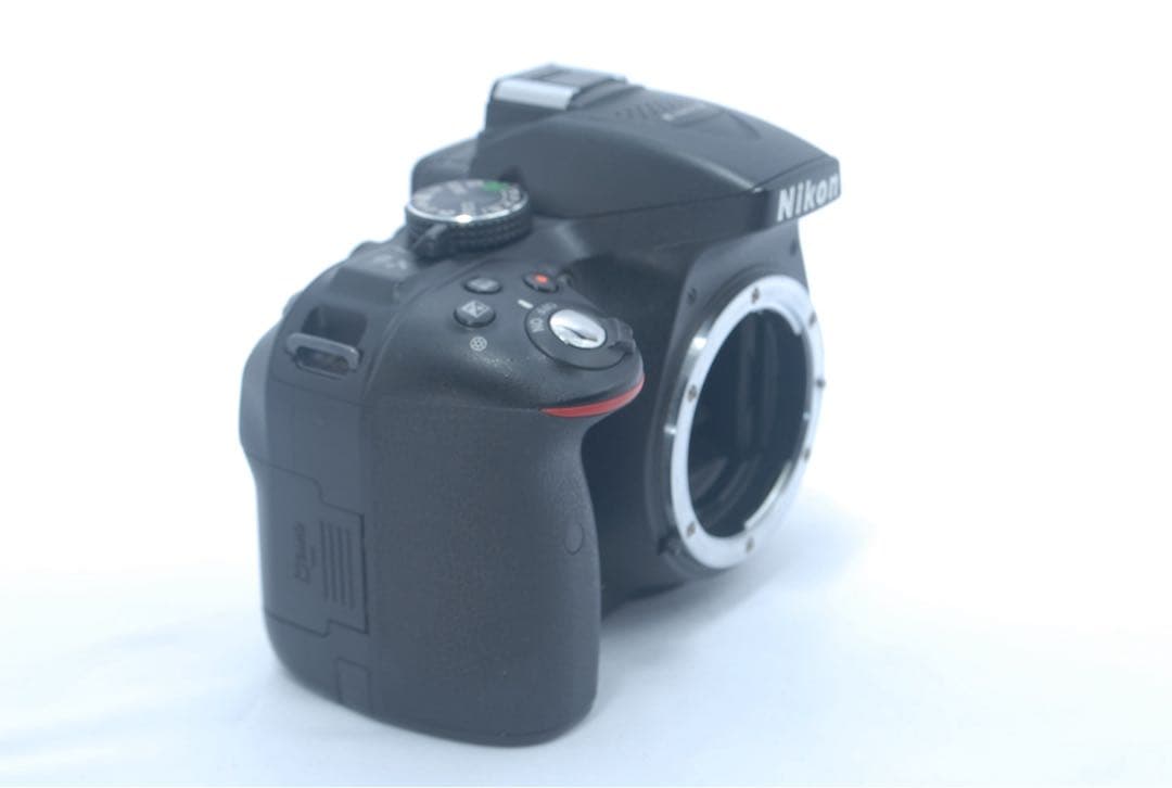 ニコン 一眼レフ♥️人気機種♥️迷ったらコレ♥️スマホ転送 可動式液晶 状態良好✨