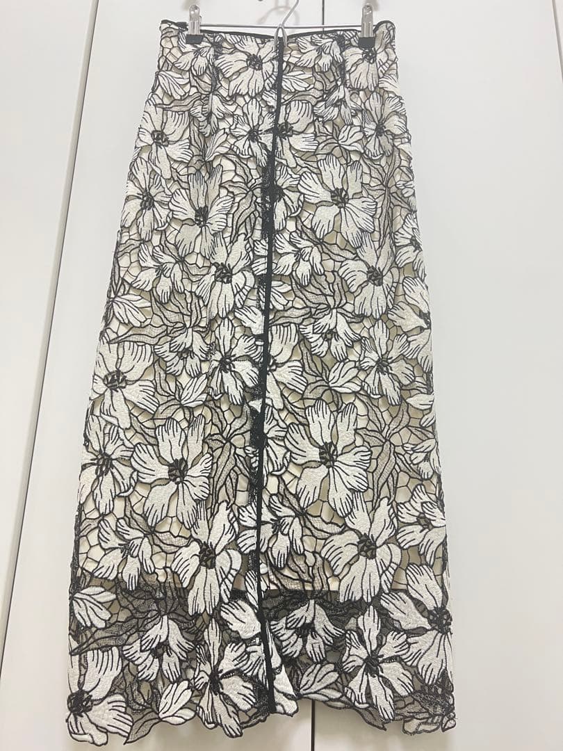 新品■FRAY I.D(フレイ アイディー) フラワーラメレースタイトスカート